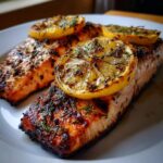 Gegrillter Lachs mit Zitrone