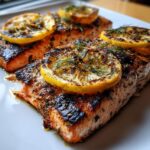 Gegrillter Lachs mit Zitrone